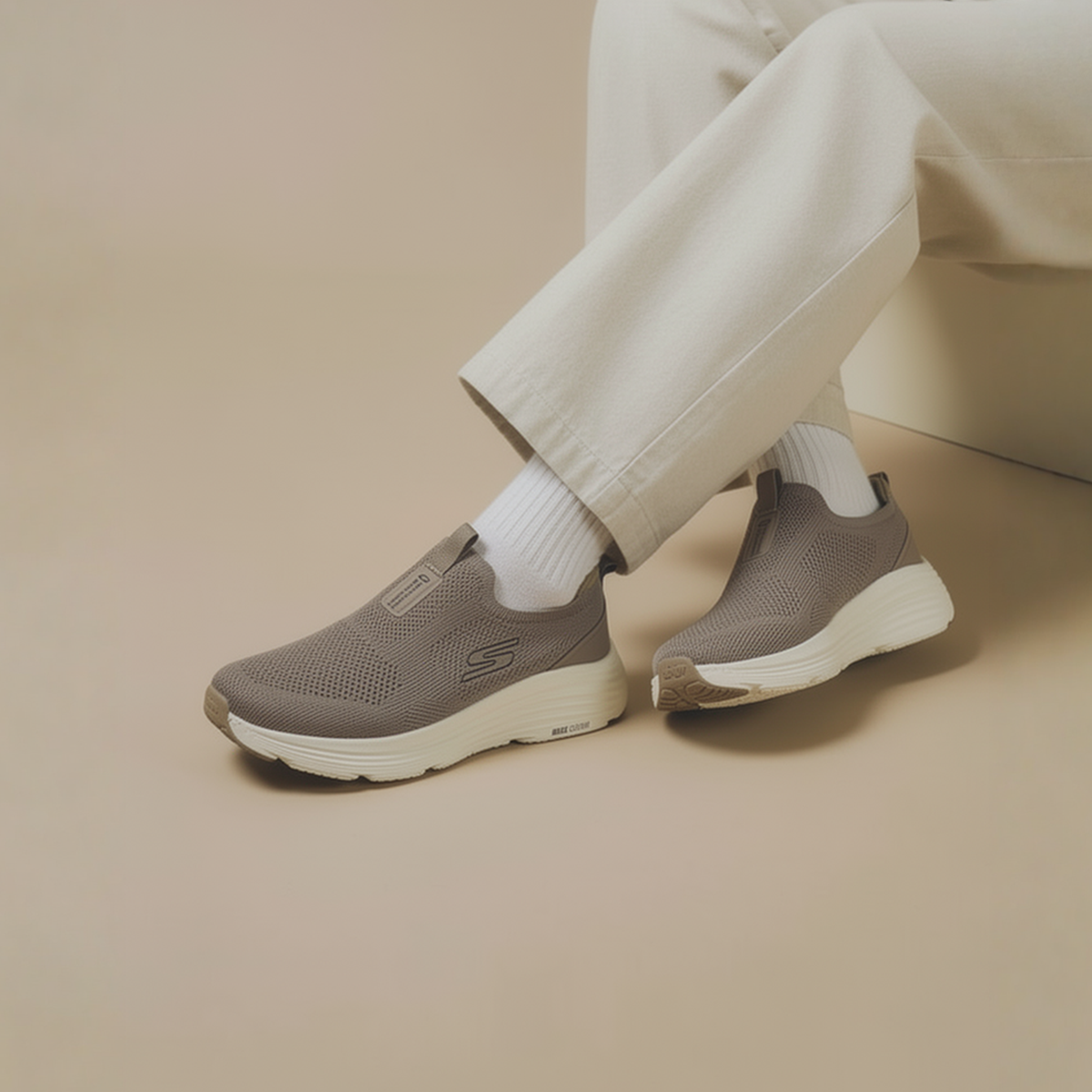 Skechers Max Cushioning Slip-ins Endeavour